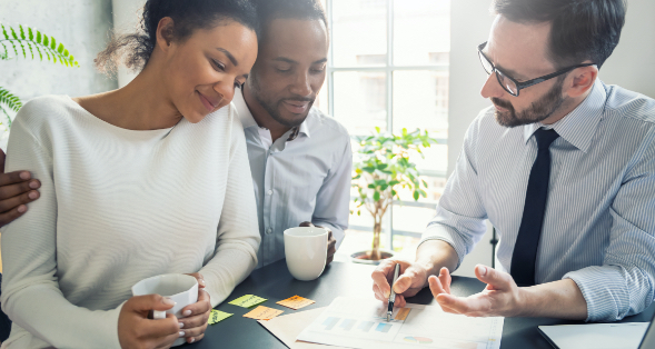 an ANBTX employee going over a health savings account with a couple