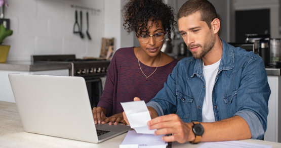 a couple applying for an ANBTX personal credit card