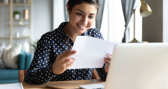 a woman opening a free echecking account with ANBTX