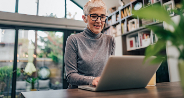 a woman applying for a personal checking account with ANBTX