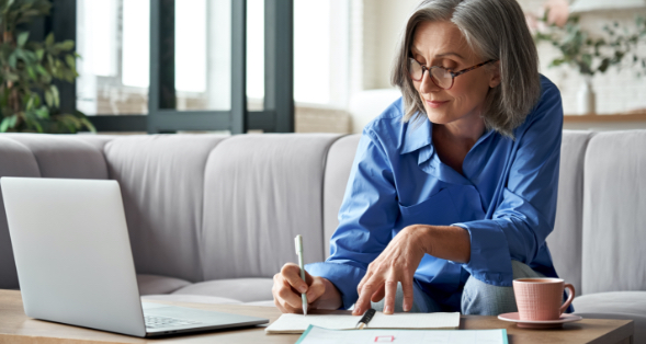 a woman using using ANBTX's financial tools to plan for retirement