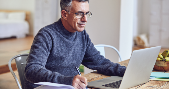 a man opening a Premium checking account with ANBTX