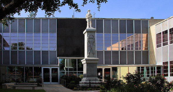 Kaufman County statue